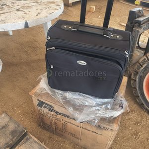 Lote anterior: Maleta de Viaje Negra con Ruedas y Carro