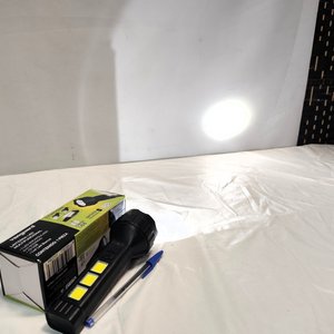 Linterna LED Recargable Vanguard con Luz Lateral, Nueva en Caja - imagen 3