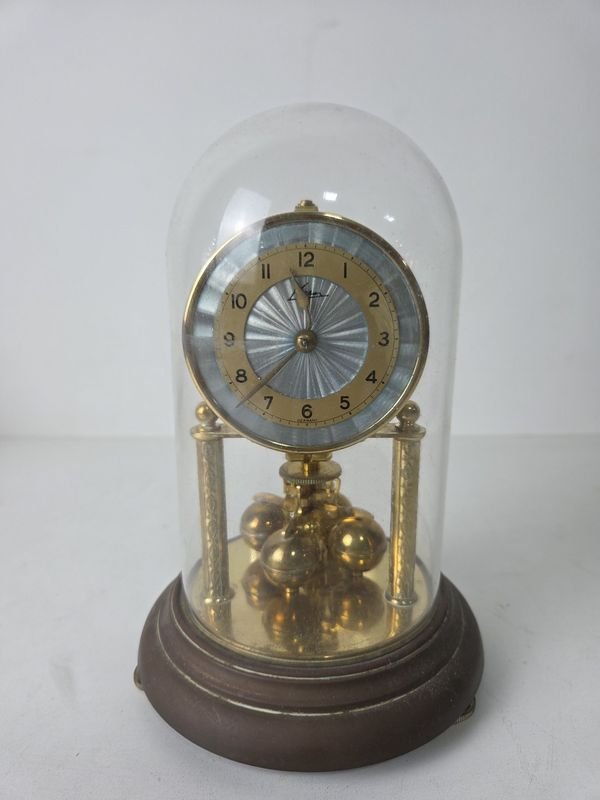 Lote anterior: Reloj de redoma alemán con cúpula de cristal y esfera esmaltada