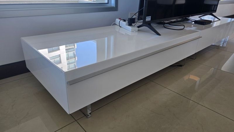 Item 911989 - Image 1