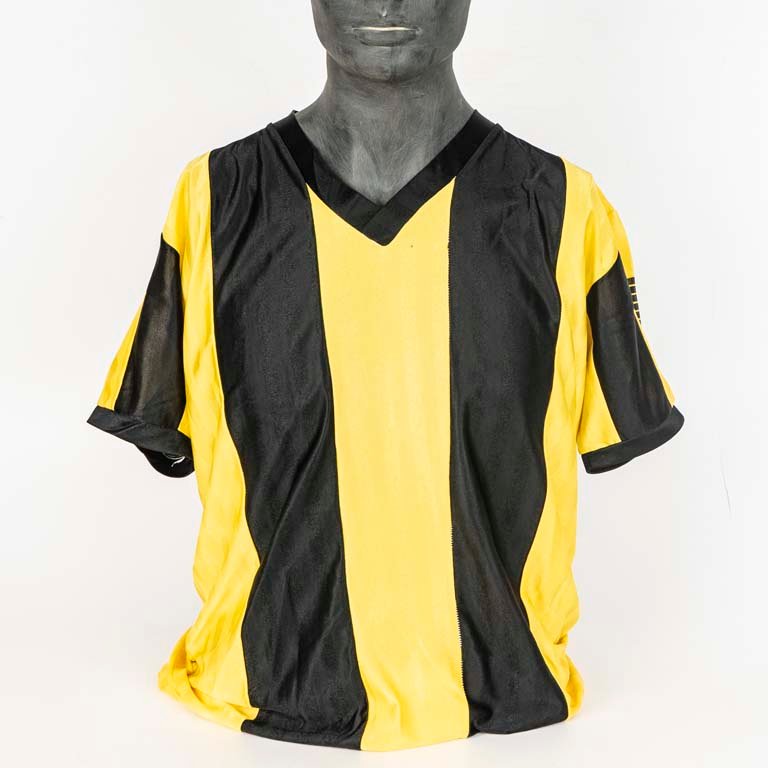 Lote anterior: Camiseta de Peñarol de utilería marca PUMA N°5 de 1988