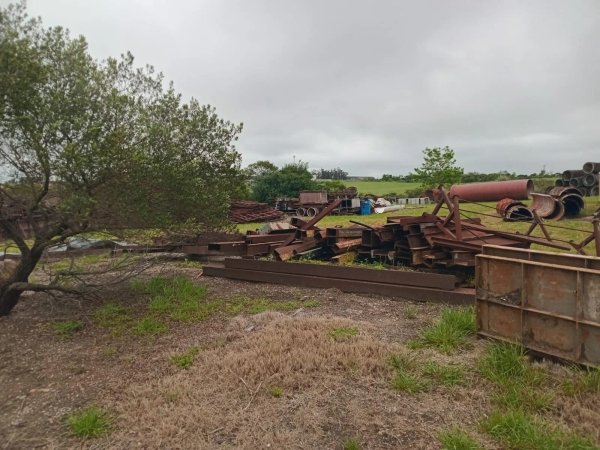 Lote de Perfiles y Tubos de Metal para Construcción