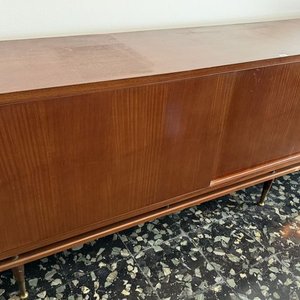 Aparador Trinchante de Madera con Bar Espejado y Cajón para Cubiertos - imagen 3
