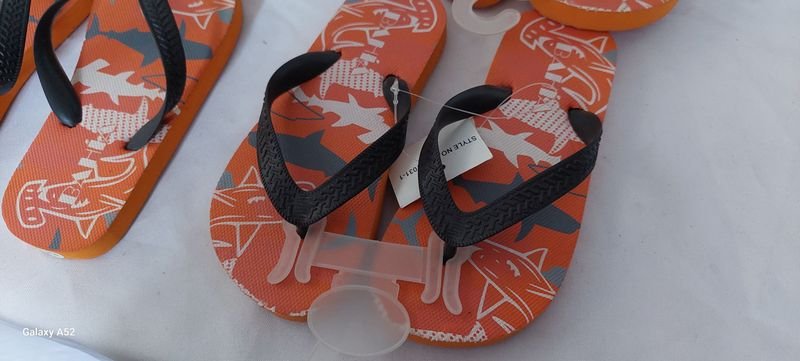 Zapatillas de plástico y goma en diferentes colores - imagen 2