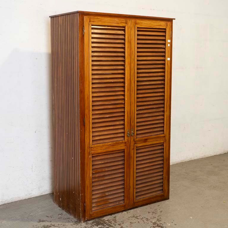 Ropero de Madera con Celosías y Cajonera Interior