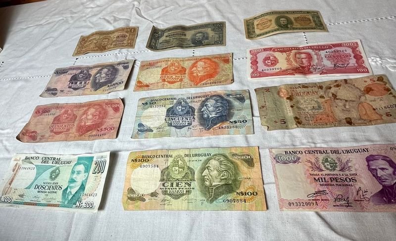 Lote de Billetes Antiguos Nacionales Uruguayos