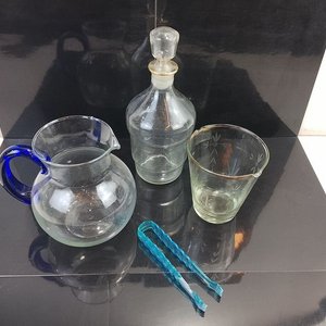 Jarra de Vidrio Azul, Decantador con Tapón y Vaso Tallado con Detalle Dorado - imagen 2