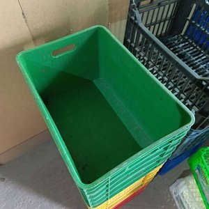 Lote de 12 Cajones Plásticos Apilables de Colores Varios - imagen 3