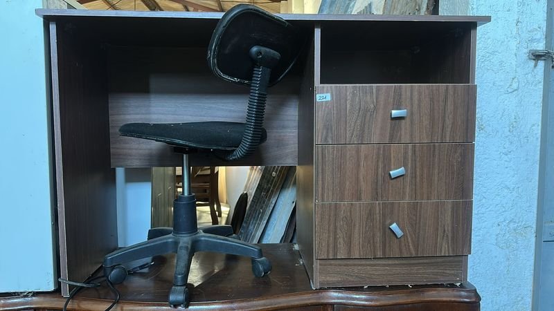 Escritorio con silla y gabinete de escritorio - imagen 2