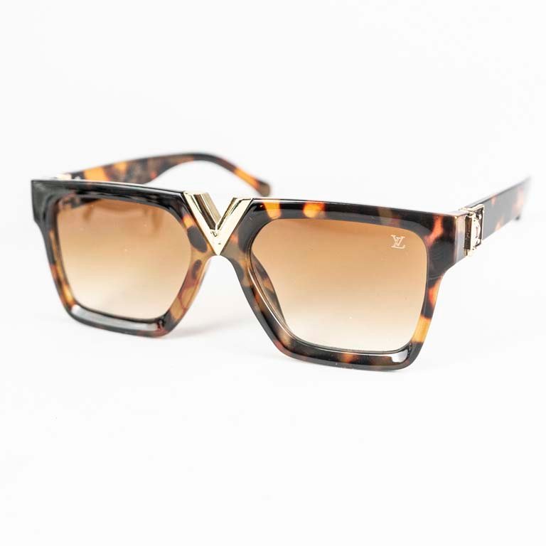Lote siguiente: Lentes de sol imitación Louis Vuitton