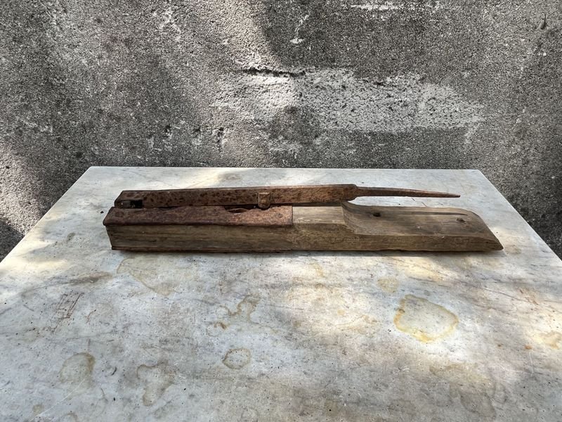 Lote anterior: Encorchadora de hierro y madera para uso en la construcción