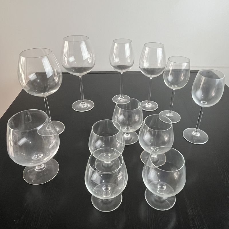Lote siguiente: 12 copas de vino y agua de cristal