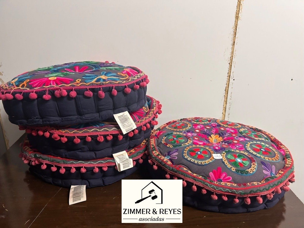 Juego de Almohadones Redondos Bordados con Flecos