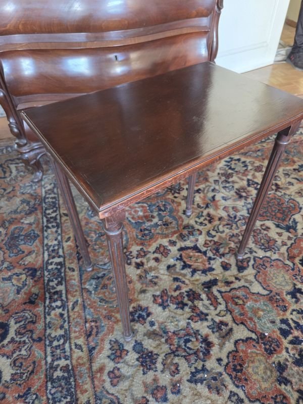 Mesa inglesa de madera con patrones y estilo clásico - imagen 2