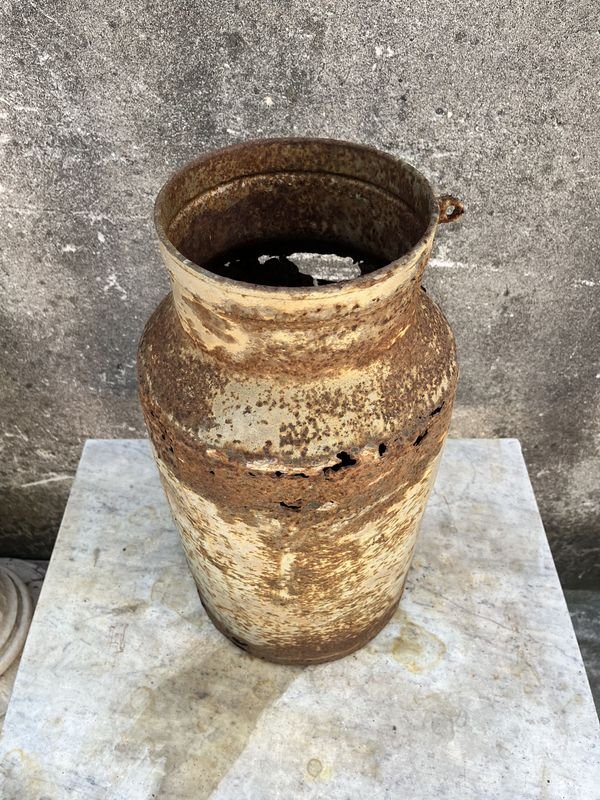 Vaso antiguo de barro en mal estado - imagen 2