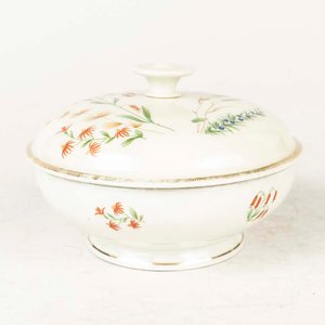 Lote siguiente: Bombonera de Porcelana Bavaria con Diseño Floral