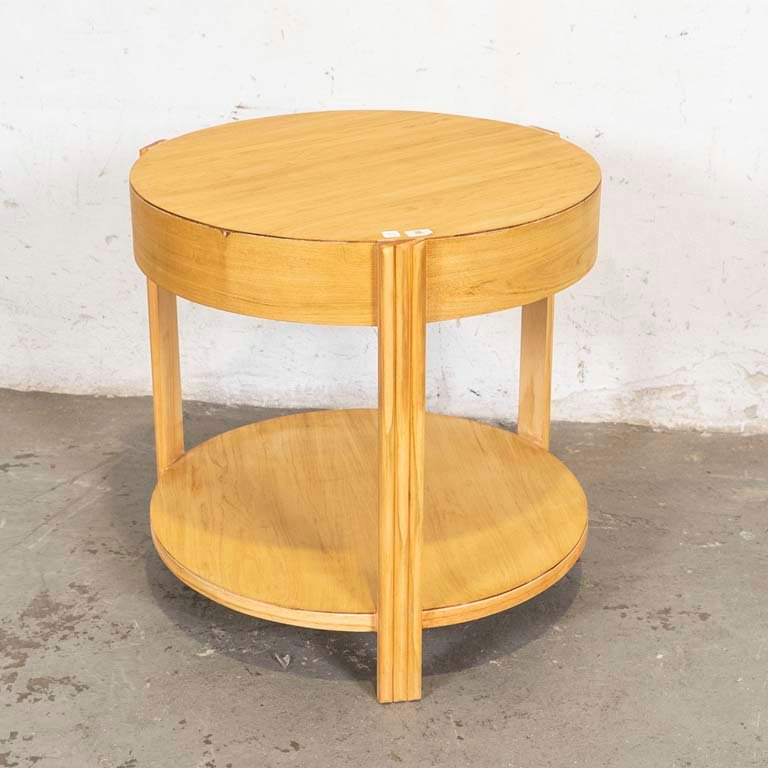 Mesa de Sala Circular con Estante y Detalles en Lustre