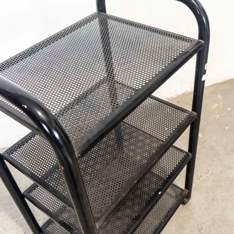 Carrito metálico rodante con estantes y detalles en la pintura - imagen 2