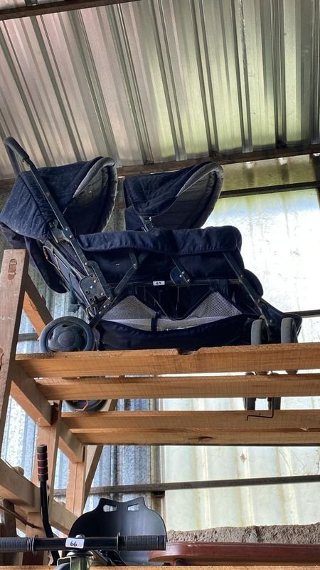 Lote siguiente: Doble cochecito para mellizos