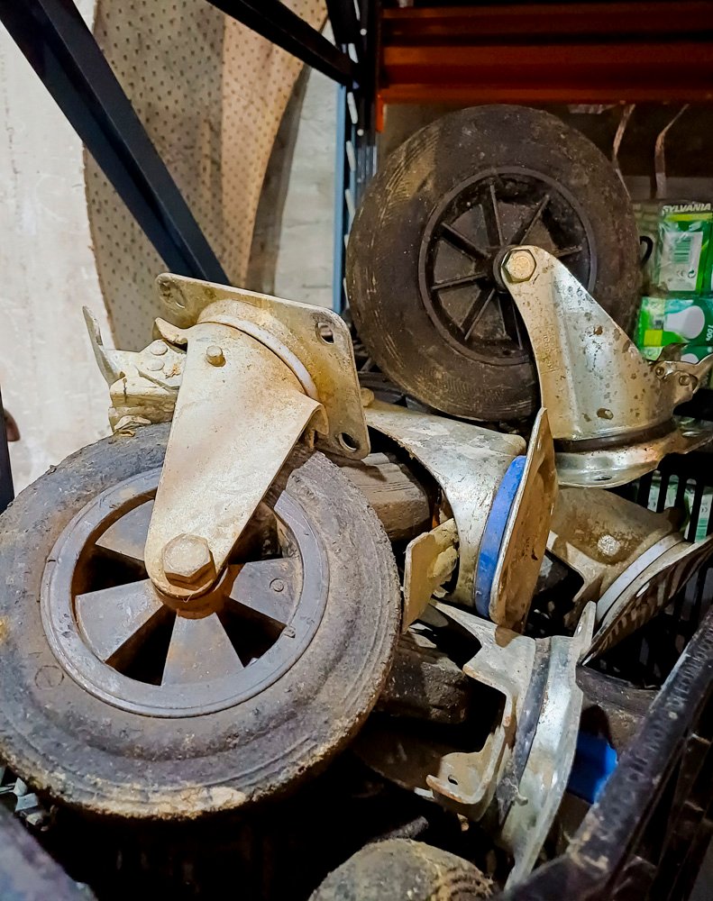 Lote de 20 Ruedas Giratorias con Freno para Muebles o Equipos