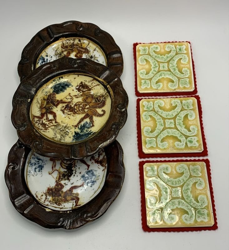 Lote siguiente: Platos y posa vasos decorativos