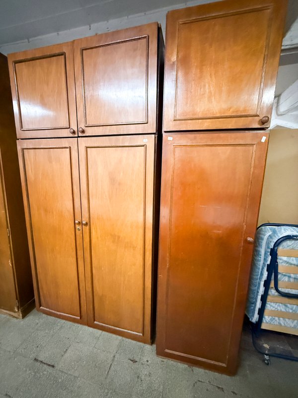 Mueble de madera de 5 puertas - imagen 1