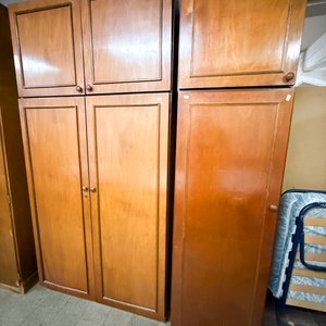 Lote siguiente: Mueble de madera de 5 puertas