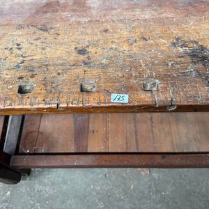 Lote anterior: Banco de Carpintero Antiguo de Pino con Prensa