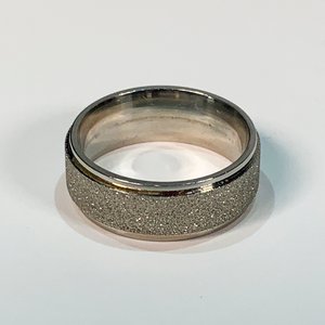 Anillo de Fantasía Plateado con Decoración en Relieve - imagen 4