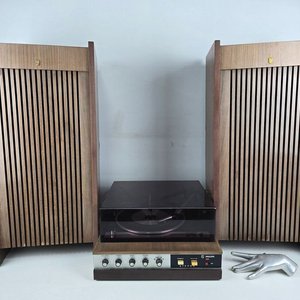 Lote siguiente: Tocadiscos Philips Vintage con Parlantes de Madera