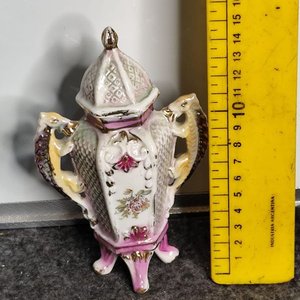 Lote siguiente: Potiche de Porcelana Estilo Oriental con Asas de Animales y Tapa