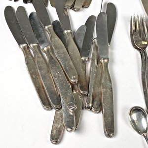 Lote de 145 Cubiertos Martín de Metal: Cucharas, Tenedores y Cuchillos "Rostfrei" - imagen 4