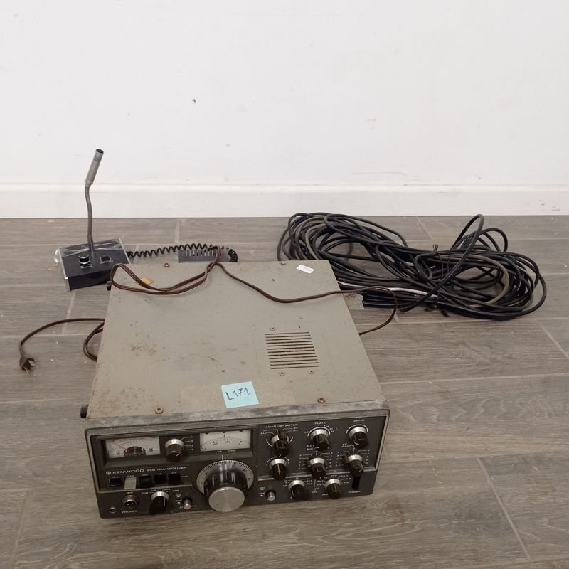 Lote siguiente: Radiotransmisor Kenwood TS-520 en excelente condición