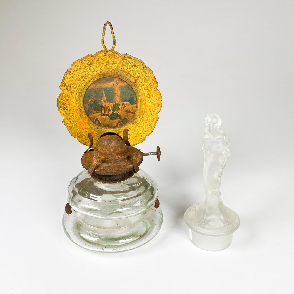 Lote anterior: Figura de cristal dama y lámpara queroseno