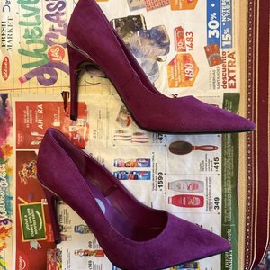Zapatos de taco aguja Marc Fisher color morado - imagen 7