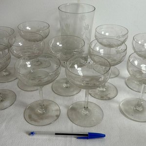 Juego de 12 Copas de Cristal Tallado y Florero - imagen 3