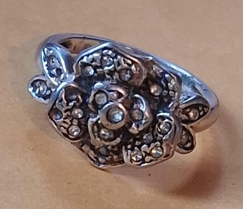 Anillo de plata con diseño floral - imagen 3