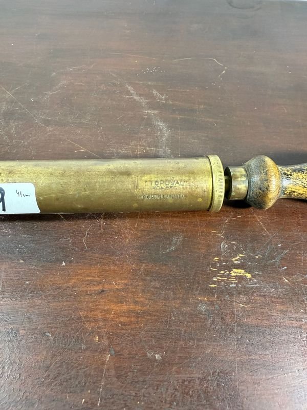 Antiguo inflador de bronce argentino - Equipamiento industrial - imagen 2