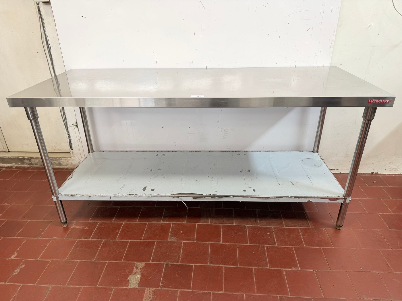 Mesada de Acero Inoxidable Flamemax con Estante Inferior - 180x70x84cm