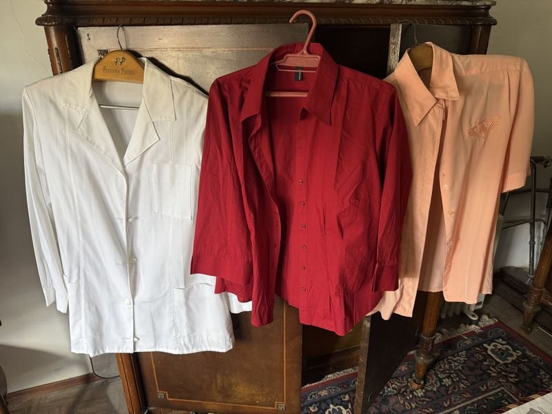 Blusas y Camisas: Blanca Tipo Bata, Roja Algodón Manga 3/4, Clara Bordada