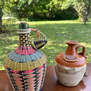 2 botellones 1 damajuana decorada en mimbre y 1 en ceramica gres - imagen 1