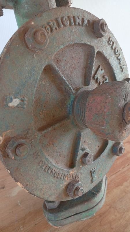 Bomba de Agua Antigua - Pieza Histórica - imagen 3