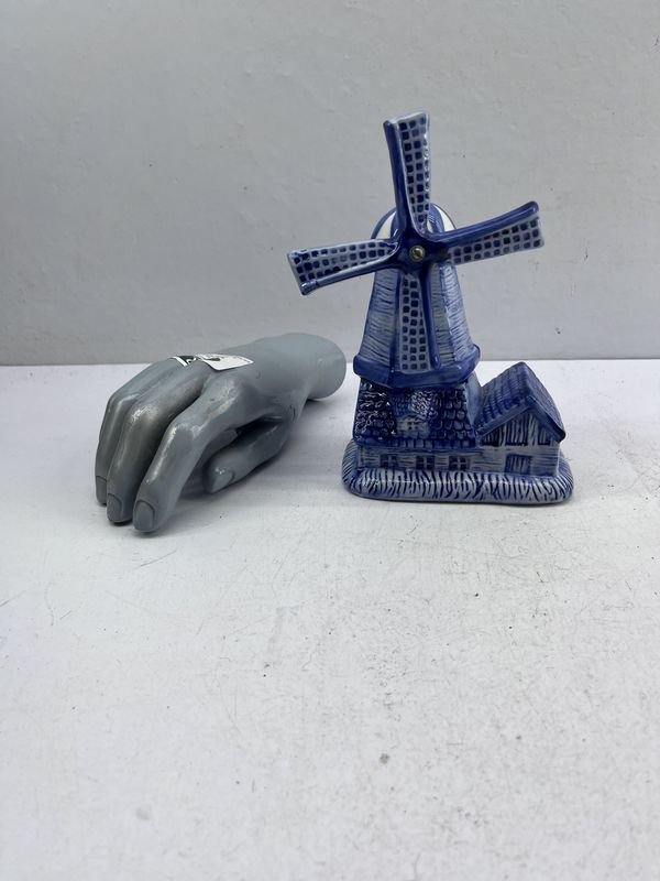 Adorno de Molino Holandés en Porcelana Azul y Blanco con Aspas Giratorias