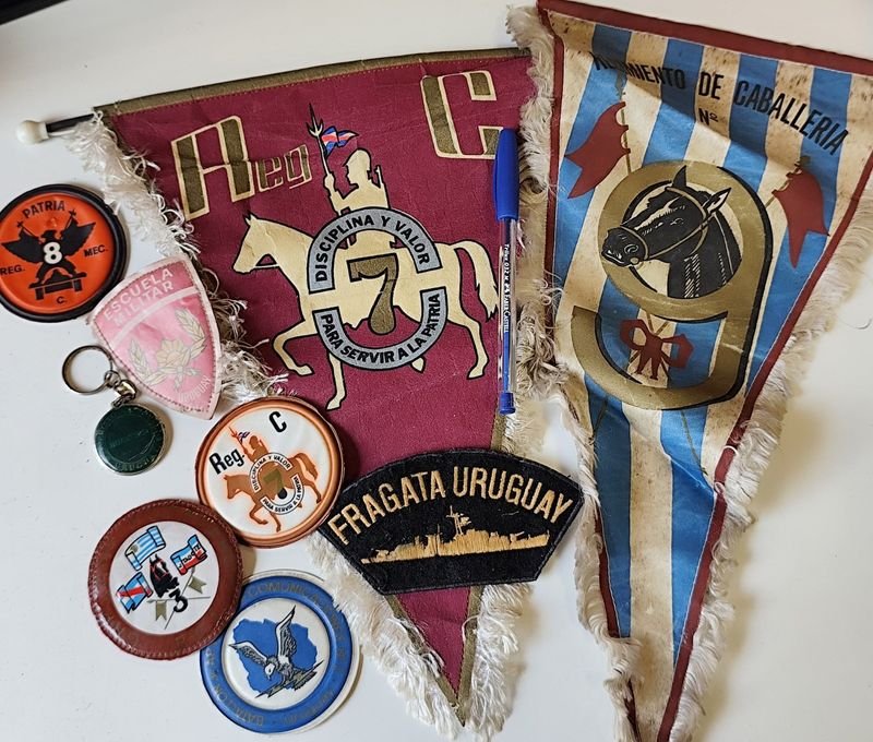 Lote Colección Ejército Uruguayo: Banderines, Parches y Llavero