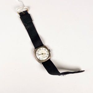 Reloj Pulsera Vulcain Unisex Caja de Plata con Malla de Tela - imagen 2
