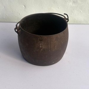 Olla Antigua de Hierro Fundido con Asa Móvil - imagen 2