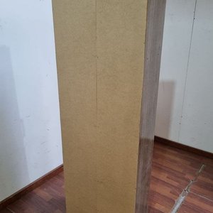 Mueble Blanco y Marrón con Puerta y Estantes Abiertos - imagen 4
