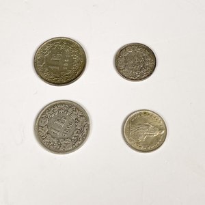 Lote anterior: Cuatro Monedas de Plata Suizas Antiguas: 1 Fr. 1903, 1 Fr. 1961, 1/2 Fr. 1934 y 1 Fr. 1951