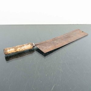 Lote anterior: Serrucho Antiguo con Mango de Madera