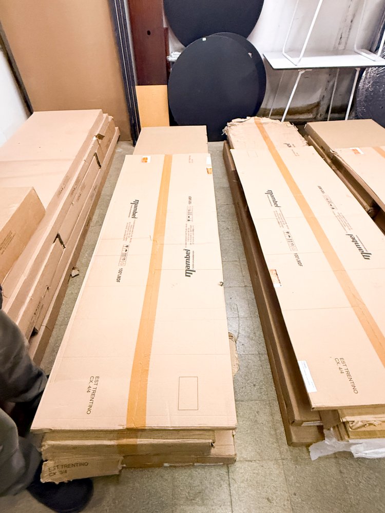 Lote de Cajas Cerradas de Muebles "Mambel"